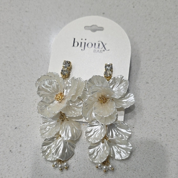 Bijoux Bar Gold and White Flower Drop Earrings - Picture 4 of 5